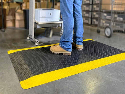 Wearwell Diamond-Plate Select Mat - Black/Yellow. Anti-Fatigue Workstation Mat. 3' W x 5' L x 9/16" Thickness. PVC Vinyl Surface with PVC Sponge. For Dry Industrial Use (495.916x3x5BYL)