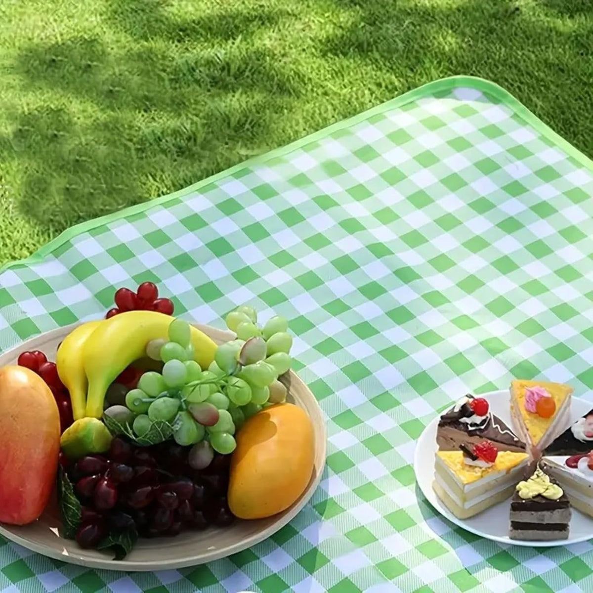 Multi-Scene Waterproof Picnic Blanket – 1PC Foldable Non-Woven Mat for Camping & Trips-Green