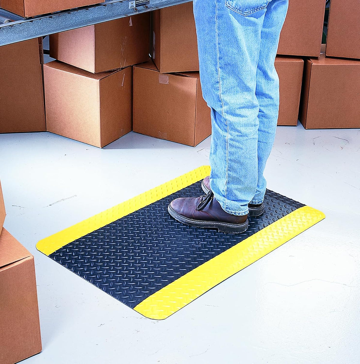 Wearwell Diamond-Plate Select Mat - Black/Yellow. Anti-Fatigue Workstation Mat. 3' W x 5' L x 9/16" Thickness. PVC Vinyl Surface with PVC Sponge. For Dry Industrial Use (495.916x3x5BYL)